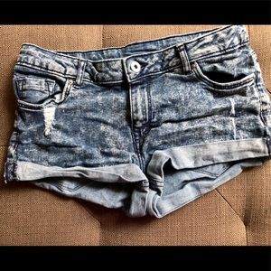 FINAL SALE H&M Acid Wash Denim Shorts Size US 8